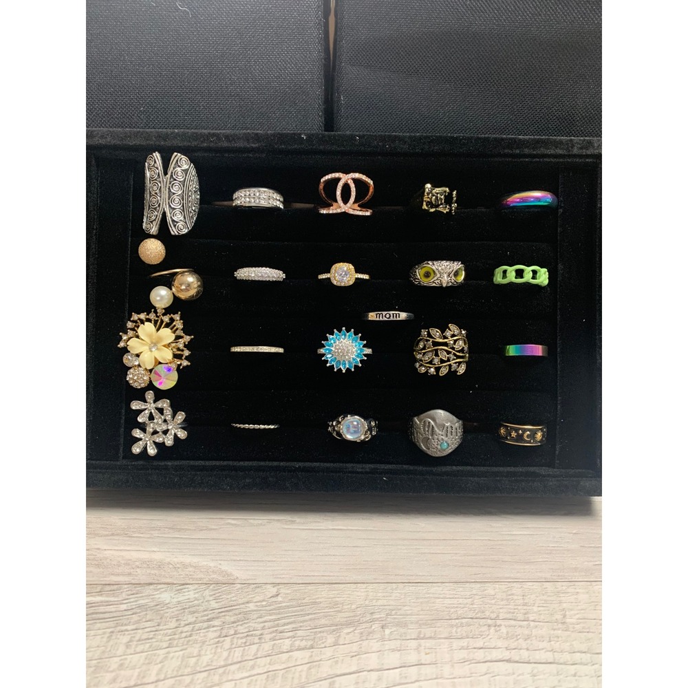 Lot of 20 Fashion Rings with Velvet Tray Owl Pug Celestial Floral Rhinestone Set